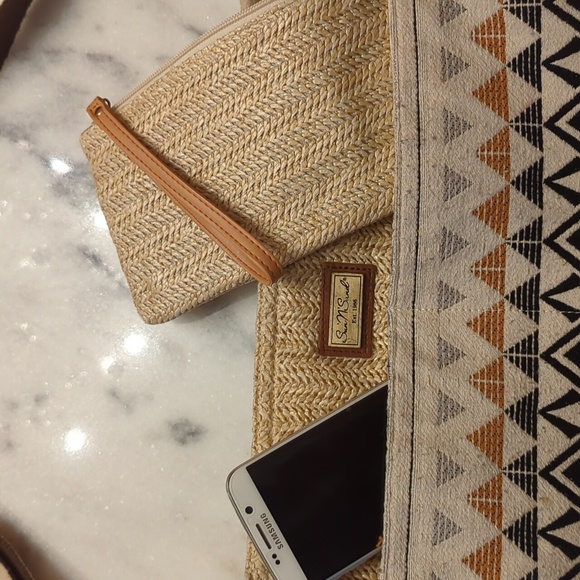 SUN & SAND CROSSBODY BAG and matching zip pouch - Picture 4 of 8